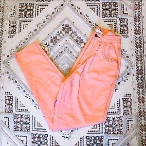 • 90’s vintage pink mom jeans •